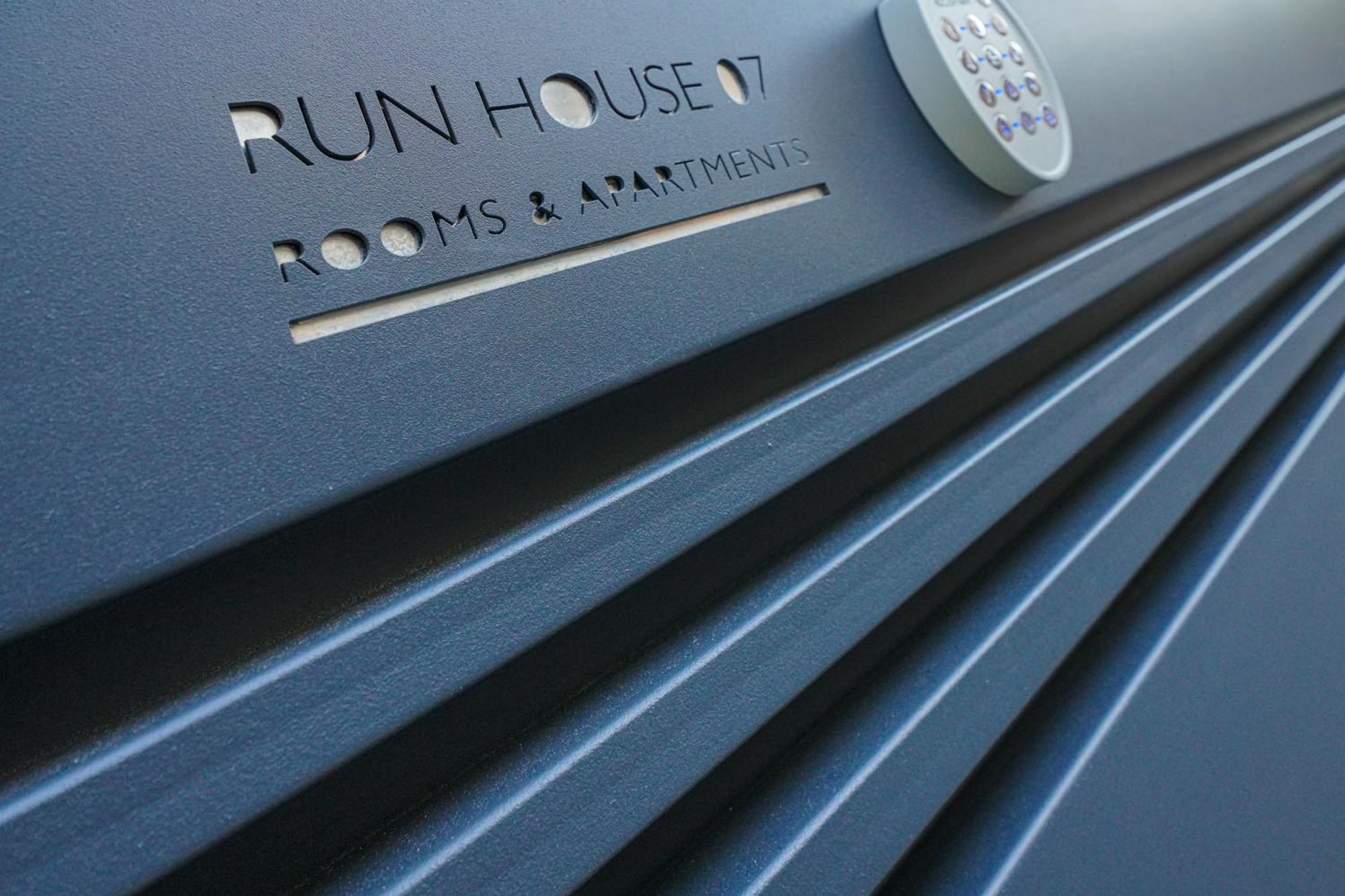 Run House 07 Rooms & Apartments Cassano delle Murge Exterior photo
